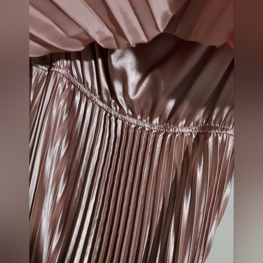 Dress - Picture 3 of 4